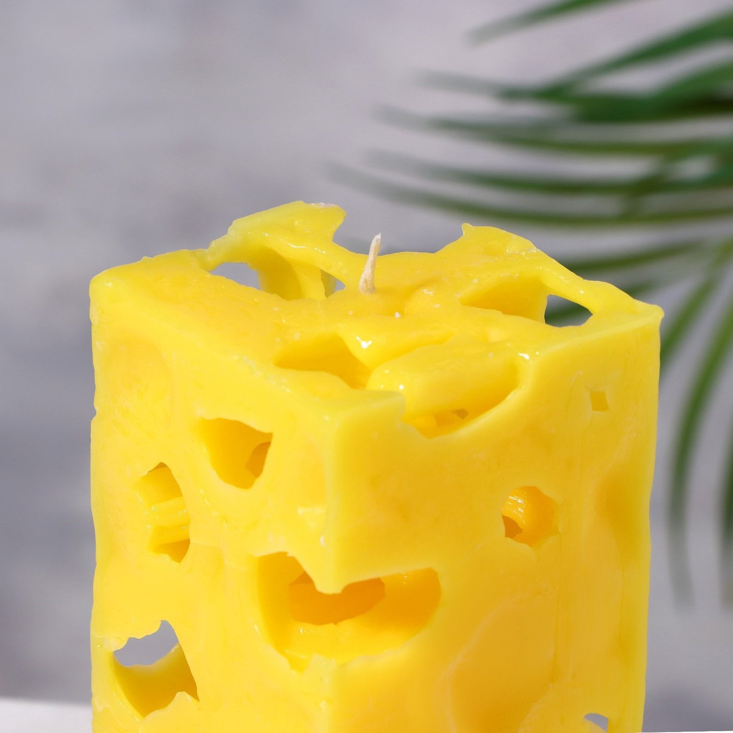 Свеча ароматическая декоративная "Ажурная", желтый, 6х6х12 см, дыня 7055831