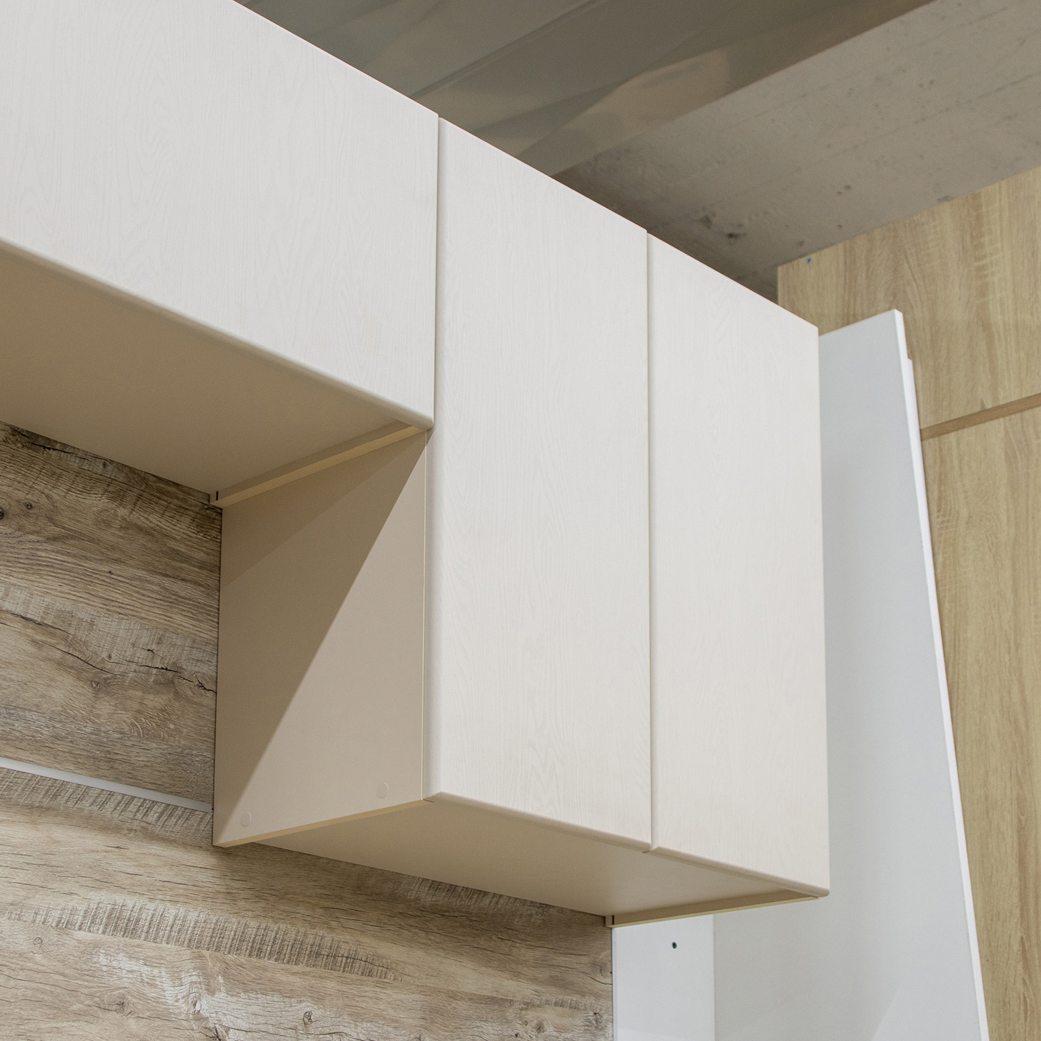 Шкаф навесной 600х676х290 мм BROZEX-WOOD Эрика, с двумя дверцами, светло-бежевый / ясень капучино софт