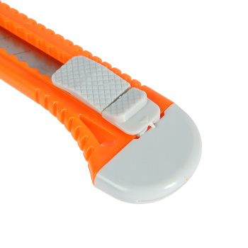 Нож строительный 18мм корпус пластик JSHL18112 NovoCRAFT *1/48/576 Нож строительный 18мм корпус пластик JSHL18112 NovoCRAFT *1/48/576